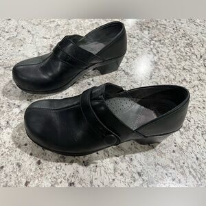 Womens Dansko Black Clog Shoe Size 38/7.5-8